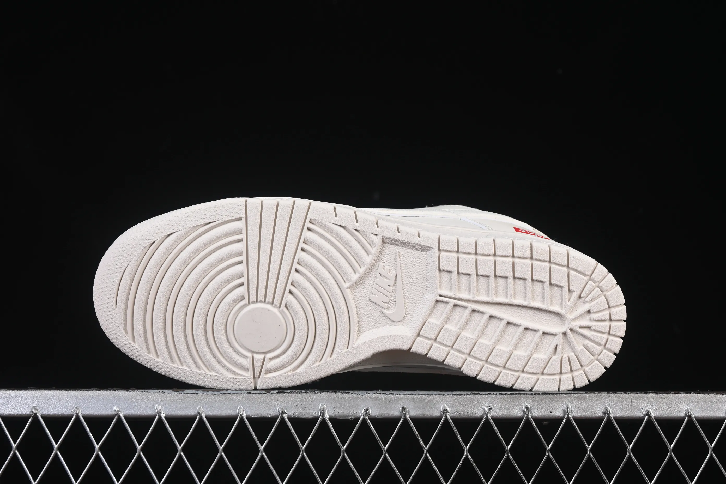 All categories Nk SB Dunk Series Nk SB Dunk Low High-end customized low-top sneakers Nike SB Dunk Low Supreme co-branded off-white red hook Anniversary high-end customized low-top casual sneakers CS1688-109